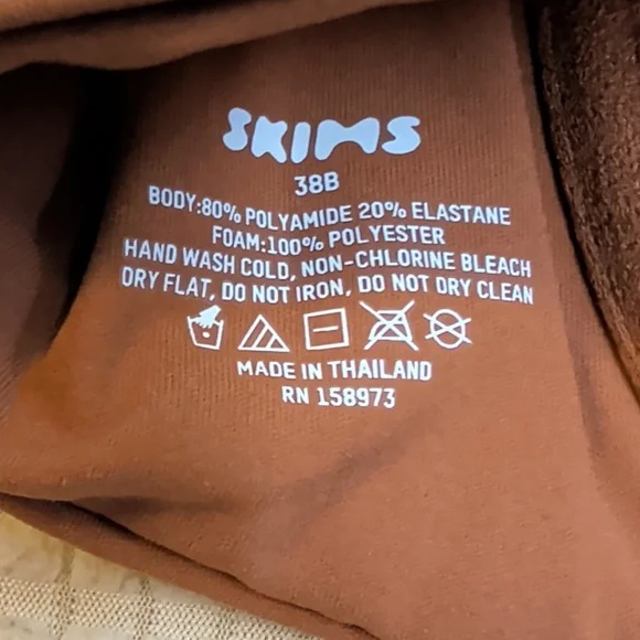 SKIMS Fits Everybody T-shirt Demi Bronze Bra - Picture 3 of 5